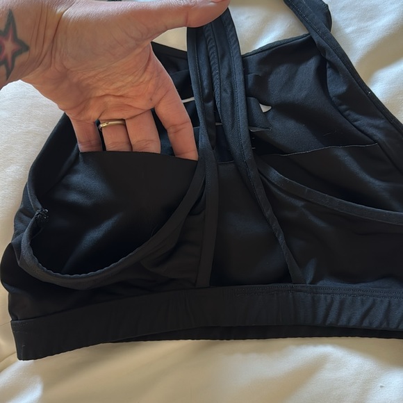 NWOT VS Pink Ultimate unlined sports bra with front slits and logo - Picture 6 of 6